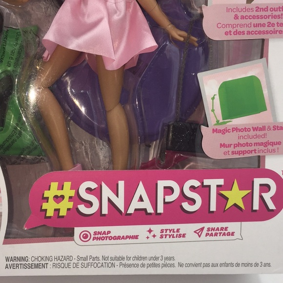 Snapstar Vita's Chic Clothing Rack Set with Doll & Accessories - Picture 6 of 13